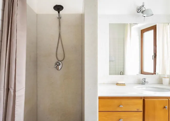 アパート Spacious 3-bedroom With Courtyard In - Perfect For Families *