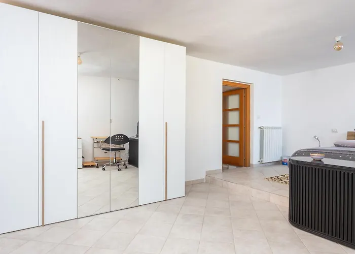 Spacious 3-bedroom With Courtyard In - Perfect For Families アパート
