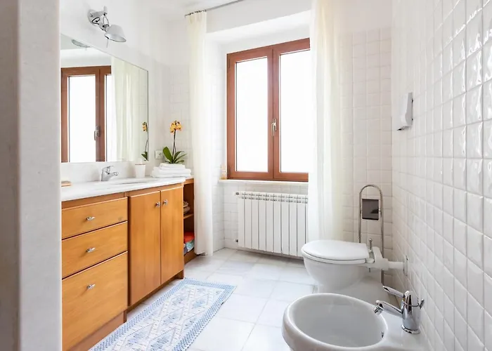Spacious 3-bedroom With Courtyard In - Perfect For Families アパート テンピオ・パウザーニア