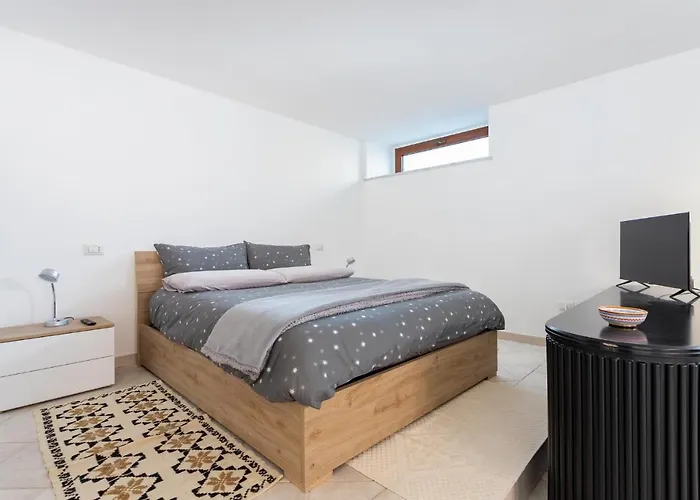 Spacious 3-bedroom With Courtyard In - Perfect For Families