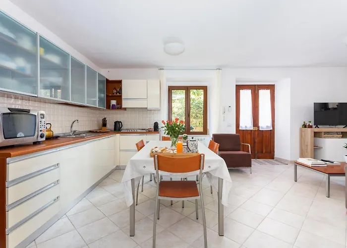アパート Spacious 3-bedroom With Courtyard In - Perfect For Families *