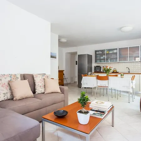 Apartment Spacious 3-bedroom With Courtyard In - Perfect For Families Tempio Pausania