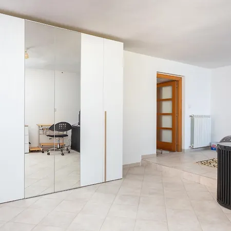 Spacious 3-bedroom With Courtyard In - Perfect For Families Lejlighed