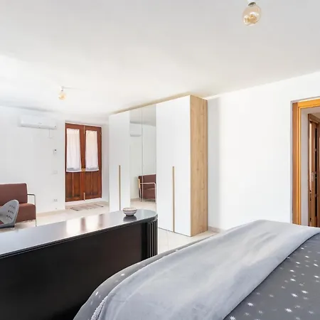 Spacious 3-bedroom With Courtyard In - Perfect For Families Lejlighed