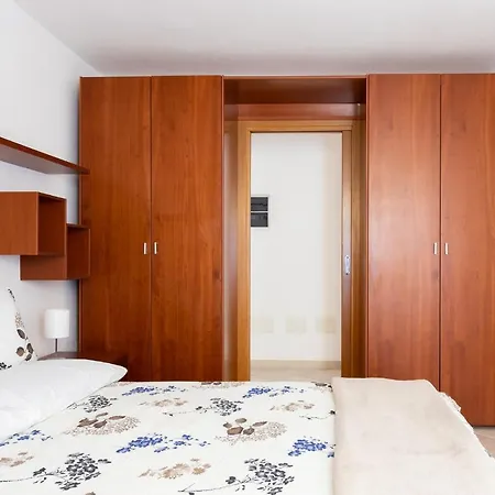 Spacious 3-bedroom With Courtyard In - Perfect For Families Apartment *