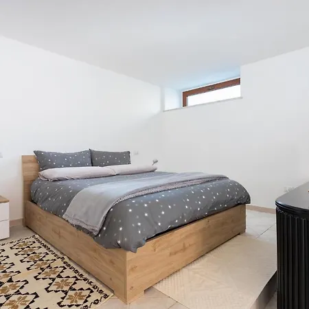 Spacious 3-bedroom With Courtyard In - Perfect For Families
