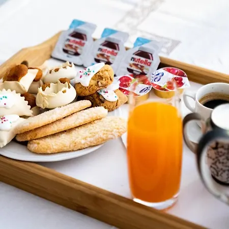 Apartment Spacious 3-bedroom With Courtyard In - Perfect For Families *