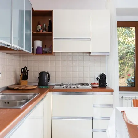 Spacious 3-bedroom With Courtyard In - Perfect For Families *