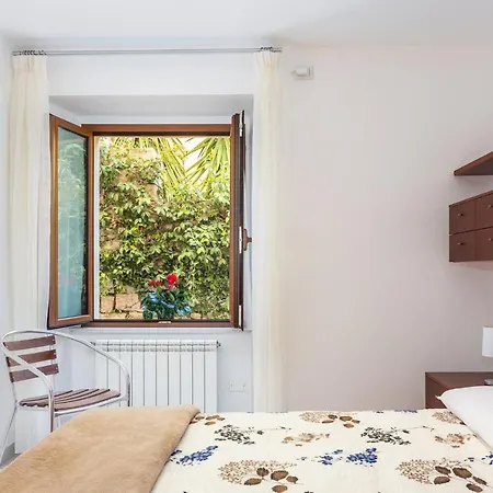 Spacious 3-bedroom With Courtyard In - Perfect For Families Lejlighed