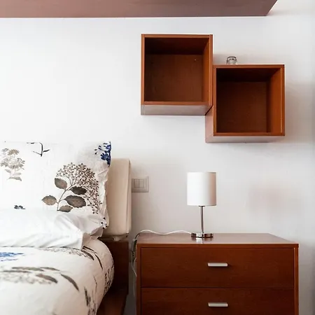 Lejlighed Spacious 3-bedroom With Courtyard In - Perfect For Families *
