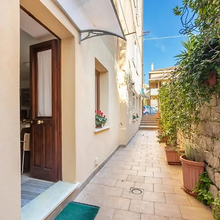 Spacious 3-bedroom With Courtyard In - Perfect For Families Apartment *