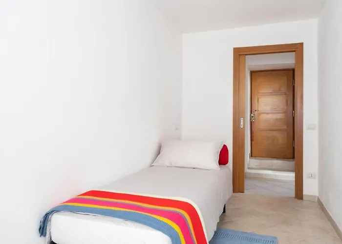 Daire Spacious 3-bedroom With Courtyard In - Perfect For Families *