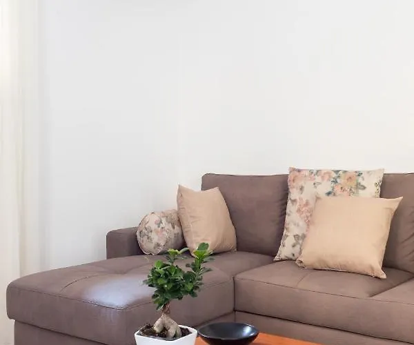 Spacious 3-bedroom With Courtyard In - Perfect For Families * 滕皮奥保萨尼亚