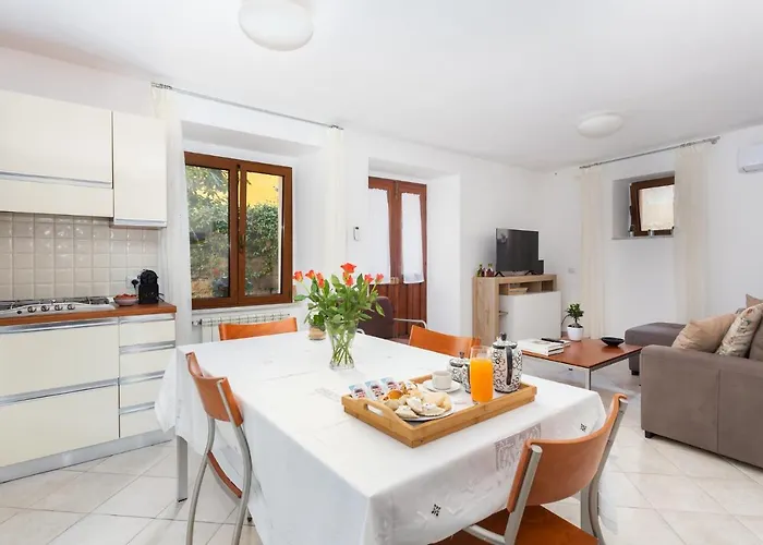 Spacious 3-bedroom With Courtyard In - Perfect For Families Daire *