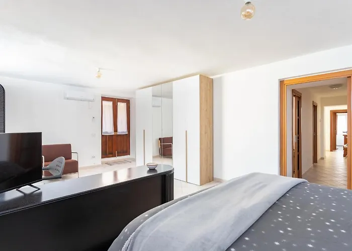 Spacious 3-bedroom With Courtyard In - Perfect For Families 公寓