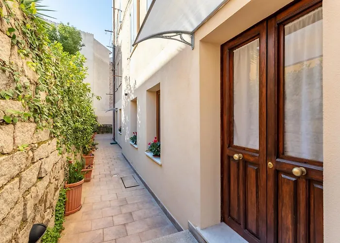 Spacious 3-bedroom With Courtyard In - Perfect For Families 公寓