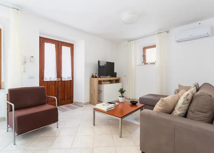 Spacious 3-bedroom With Courtyard In - Perfect For Families *