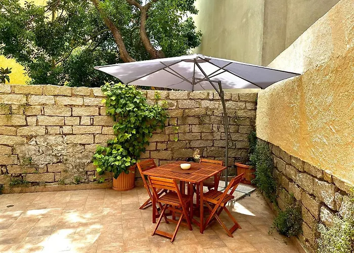 Spacious 3-bedroom With Courtyard In - Perfect For Families * Tempio Pausania