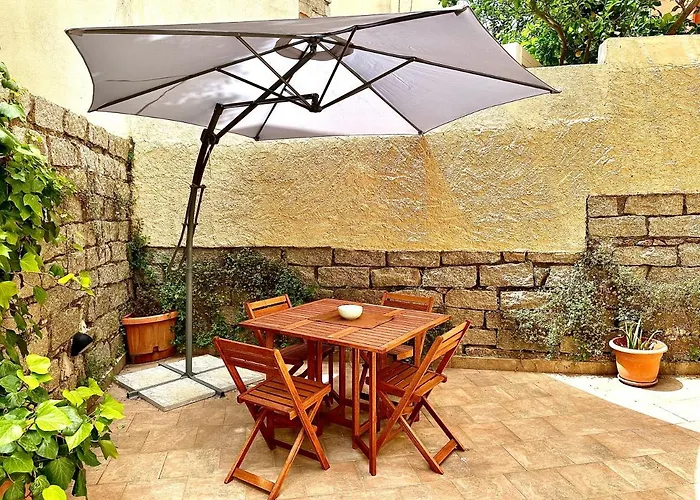 Spacious 3-bedroom With Courtyard In - Perfect For Families *